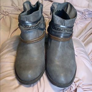 🚨2/$25🚨Jelly pop ankle boots